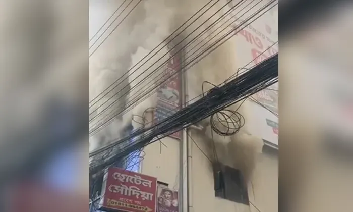 শাহজাদপুরে আবাসিক হোটেলে আগুন, ৪ জনের মৃত্যু