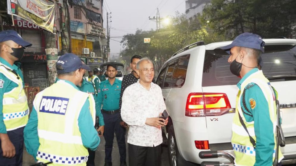 স্বরাষ্ট্র উপদেষ্টার ভোরে আকস্মিক থানা পরিদর্শন