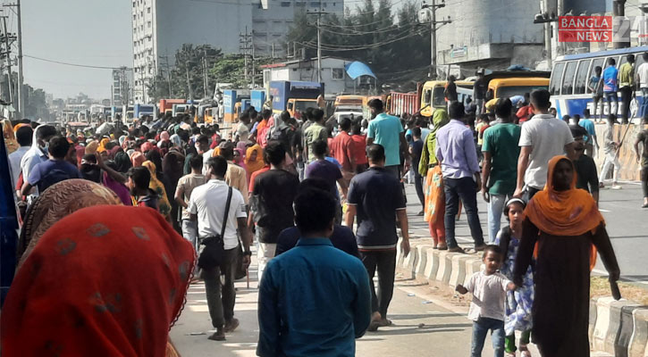 শ্রমিকদের বিক্ষোভ, গাজীপুরে ১২ কারখানায় ছুটি ঘোষণা