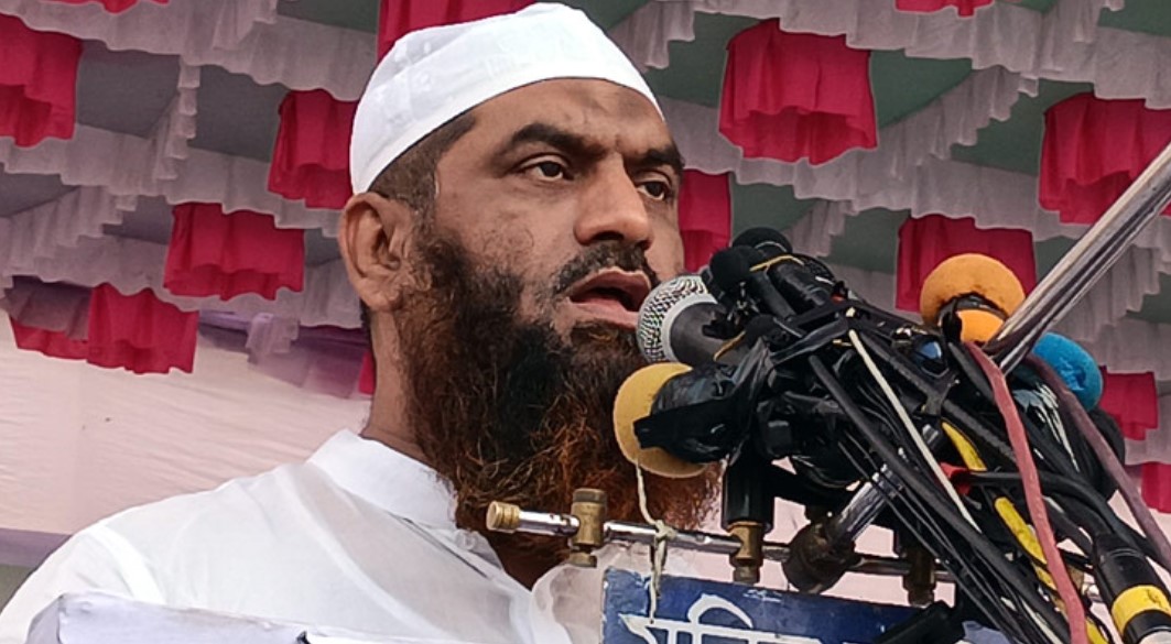 ‘আওয়ামী লীগকে রাজনীতিতে আসতে হলে আমাদের লাশের ওপর দিয়ে আসতে হবে’: মামুনুল হক