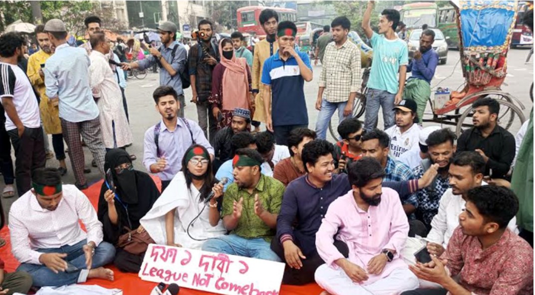 আ.লীগের বিচার দাবিতে শাহবাগ অবরোধ