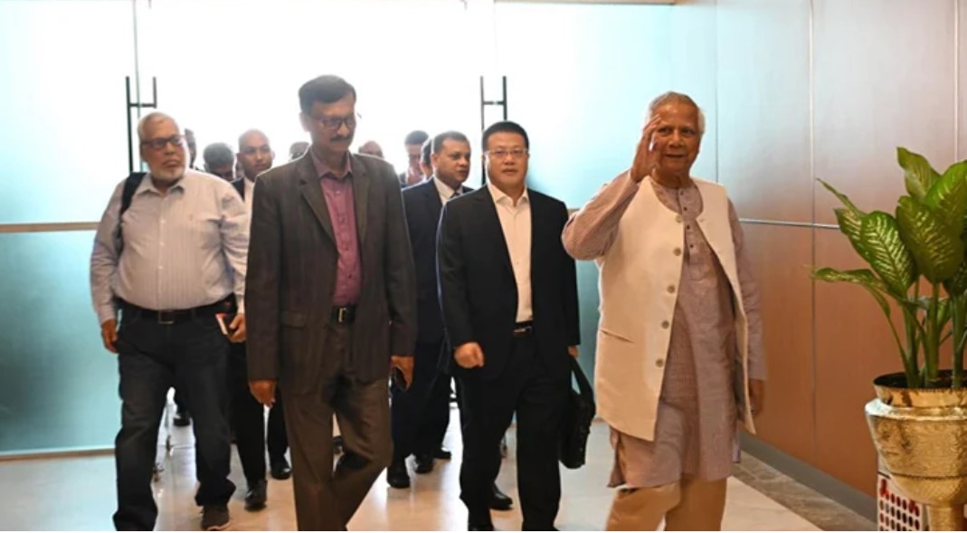 চীনের উদ্দেশে ঢাকা ছেড়েছেন প্রধান উপদেষ্টা ড. মুহাম্মদ ইউনূস