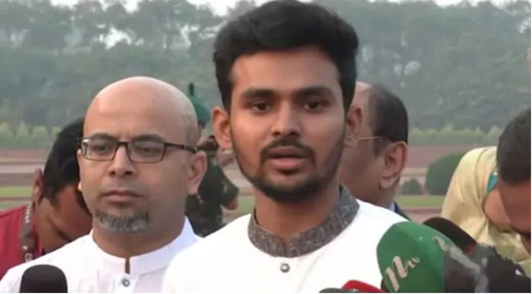  ‘এটা কোনো প্রশ্ন হলো?’, সাংবাদিককে উপদেষ্টা আসিফ মাহমুদ
