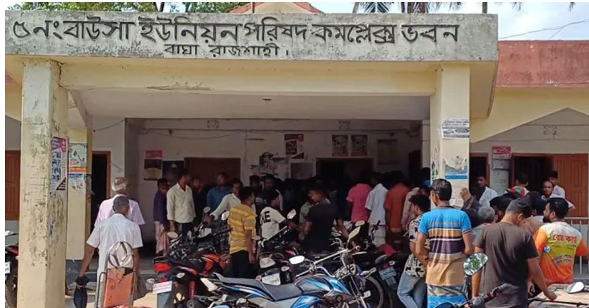 বাঘায় ইউপি গোডাউনের জানালা ভেঙে টিসিবির মালামাল লুট