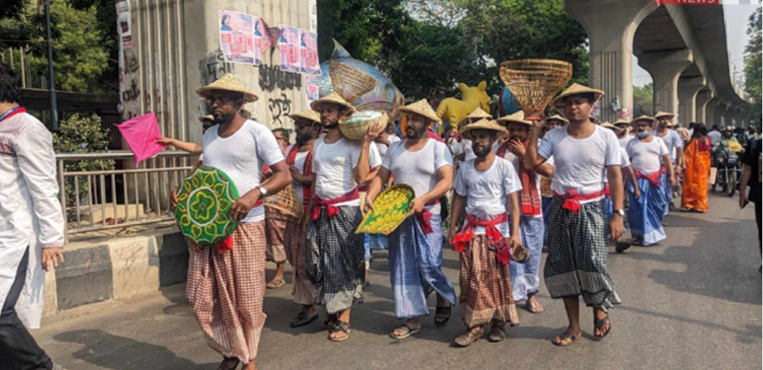 ‘আনন্দ শোভাযাত্রা’ শুরু