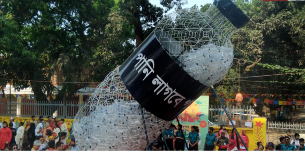 শোভাযাত্রায় মুগ্ধকে স্মরণ: পানির বোতলের মোটিফে 