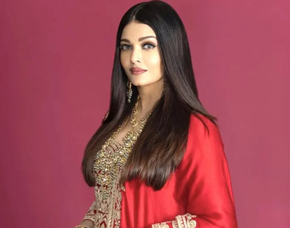 প্রকাশ্যে ঐশ্বরিয়ার প্রেম 