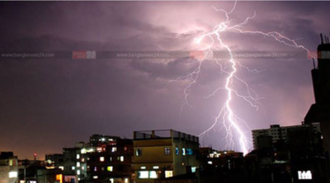 রাজধানী ঢাকাসহ ২৭ অঞ্চলে বজ্রঝড়ের সতর্কতা