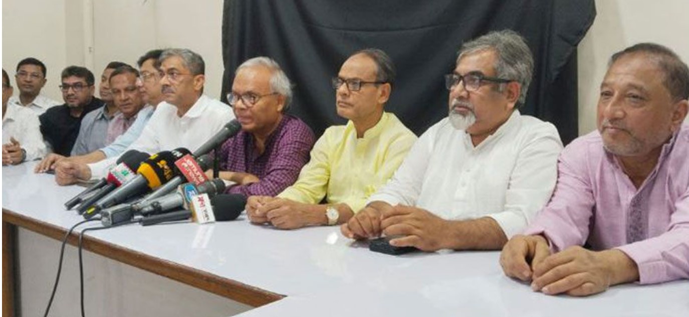আ. লীগের যারা বিএনপির সদস্য হতে পারবেন, জানালেন রুহুল কবির রিজভী