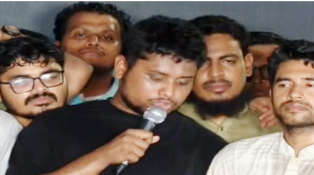 সরকারের সিদ্ধান্ত ইতিবাচক, সোমবার প্রজ্ঞাপন পেলে আনন্দ মিছিল করব: হাসনাত 