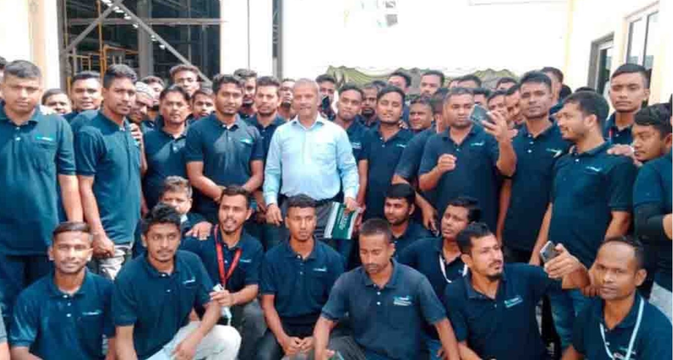 মালয়েশিয়ায় প্রবাসীদের কষ্টের কথা শুনলেন আসিফ নজরুল