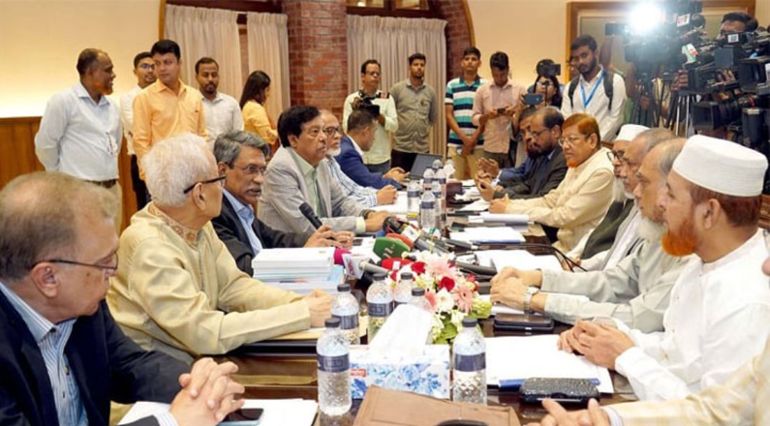 ‘দ্রুতই জাতীয় সনদের দিকে অগ্রসর হতে চায় ঐকমত্য কমিশন’: আলী রীয়াজ