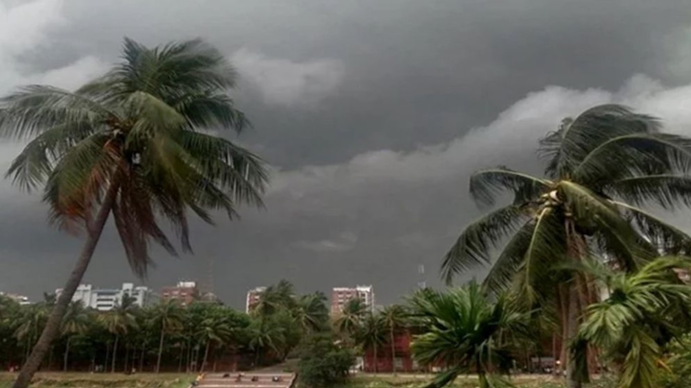 আজ দুপুরের মধ্যে যে ১২ জেলায় ঝড়বৃষ্টির শঙ্কা