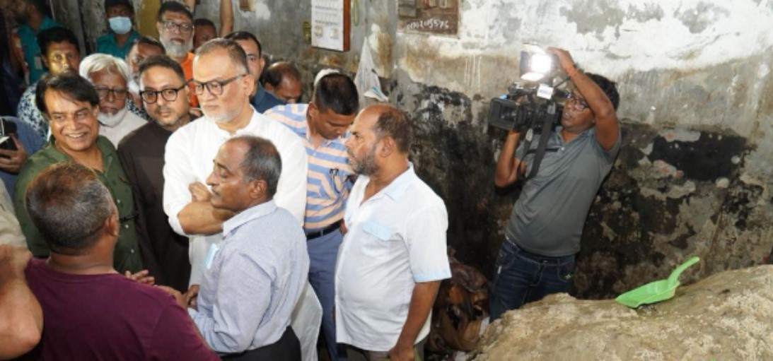 সরকারের বেঁধে দেওয়া দামেই বিক্রি হচ্ছে কোরবানির পশুর চামড়া: বাণিজ্য উপদেষ্টা