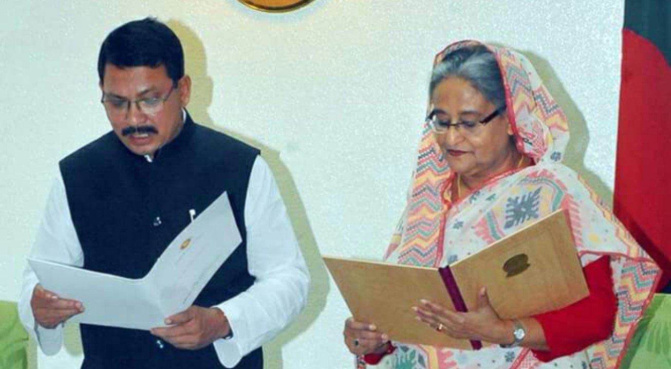 দেশত্যাগে নিষেধাজ্ঞা: স্ত্রী-সন্তানসহ আ. লীগ নেতা পিকুলের 