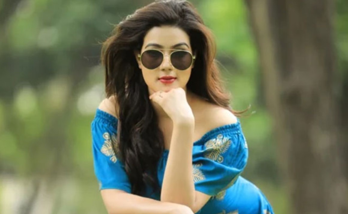 এবার দেশ ছাড়লেন চিত্রনায়িকা মাহিয়া মাহি!