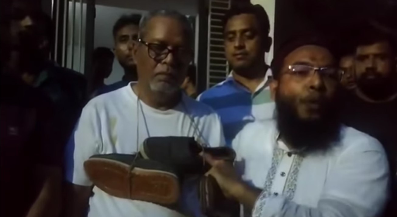 বিক্ষুব্ধ জনতা সাবেক সিইসি নুরুল হুদাকে ধরে পুলিশে দিল 