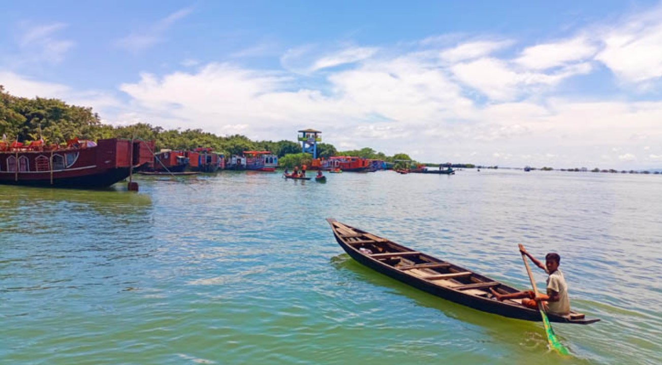 টাঙ্গুয়ার হাওর ওয়াচ টাওয়ার এলাকায় পর্যটকবাহী হাউজবোটের গমনাগমন স্থগিত