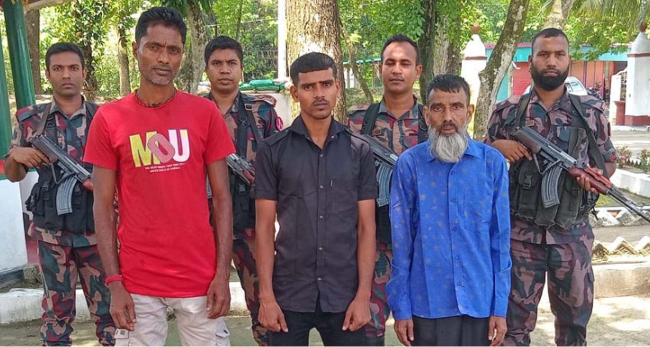 মহেশপুর উপজেলা সীমান্তে নারী-শিশুসহ আটক ১৩