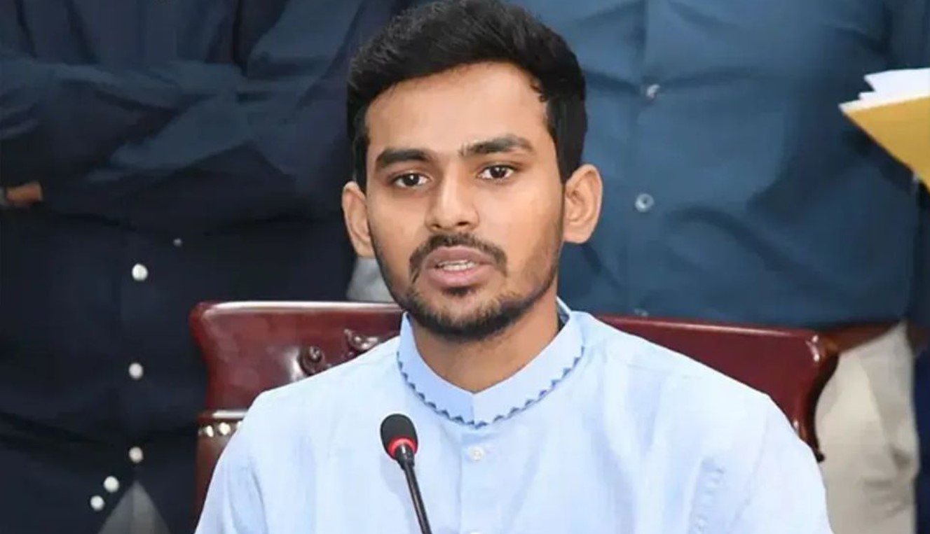 ব্যাগে পাওয়া ম্যাগাজিন: যে ব্যাখ্যা দিলেন উপদেষ্টা আসিফ মাহমুদ