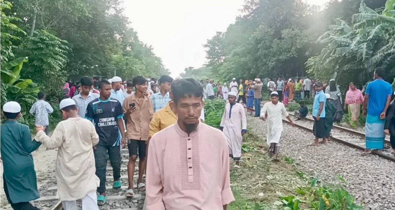 নরসিংদীতে ট্রেনের ধাক্কায় দম্পতি নিহত