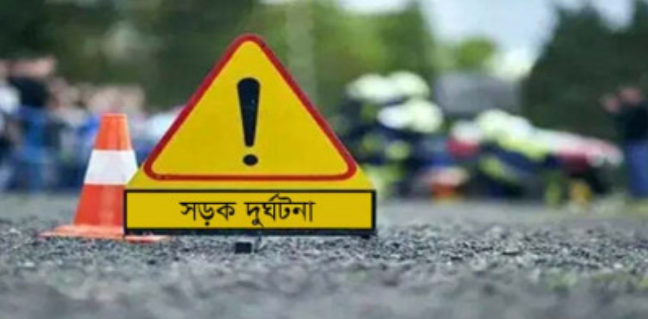 ফ্লাইওভারে বাসের ধাক্কায় অন্তঃসত্ত্বা নারীর মৃত্যু, আহত ২