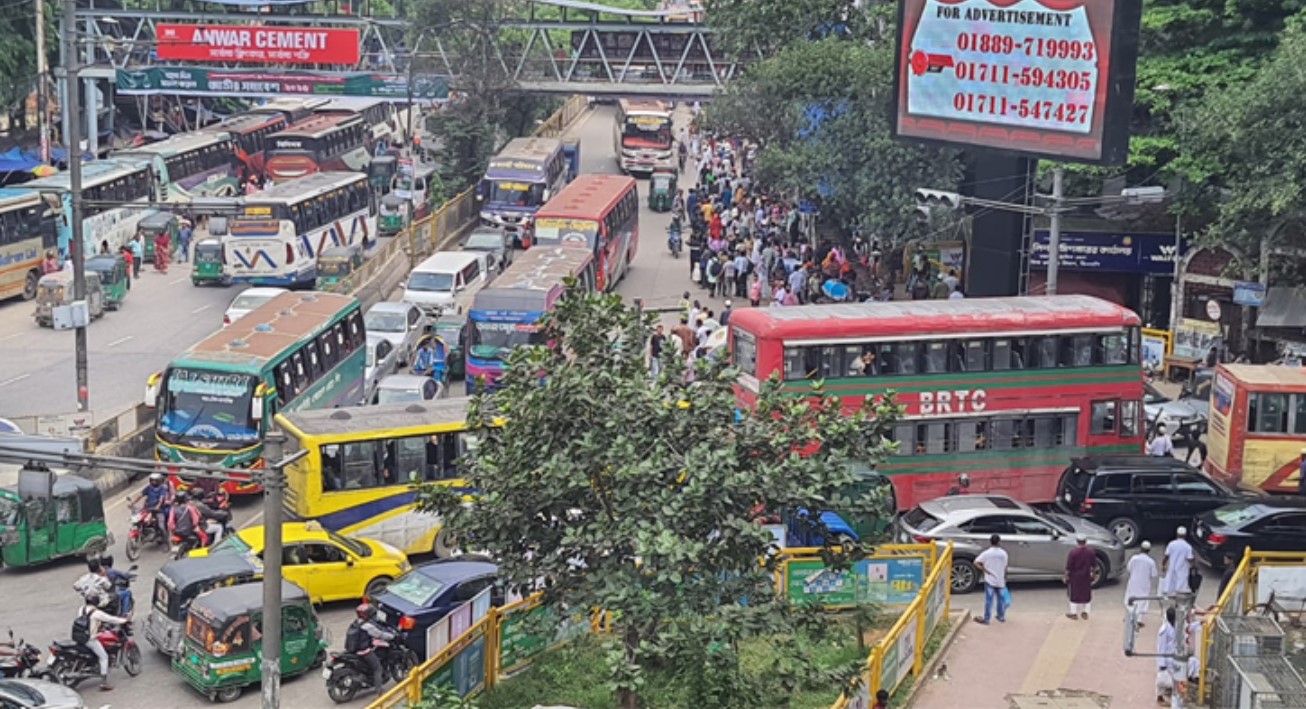 রাজধানী জুড়ে তীব্র যানজট, ভোগান্তিতে নগরবাসী 