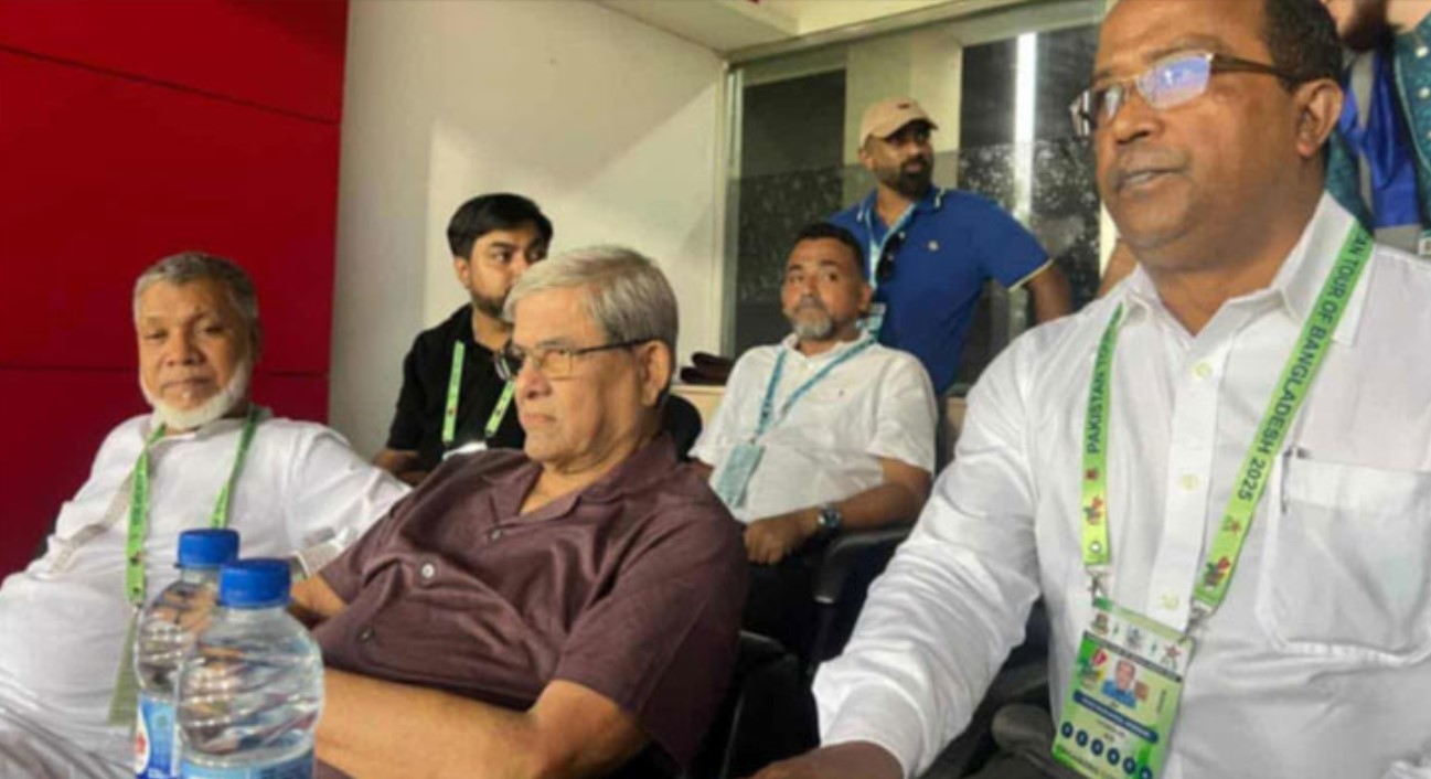 বাংলাদেশের খেলা দেখতে মির্জা ফখরুল মিরপুর স্টেডিয়ামে 