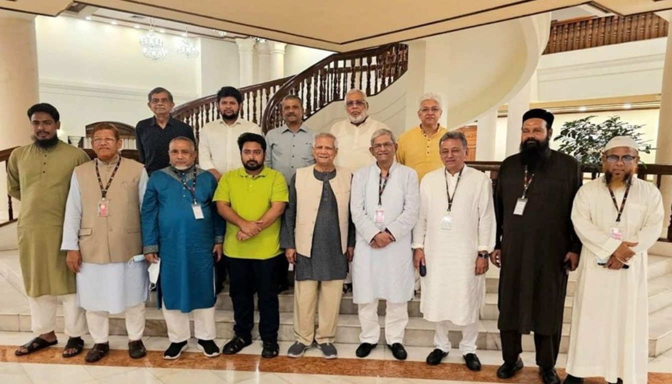 সরকারের পাশে রাজনৈতিক দলগুলো: সম্মিলিতভাবে ফ্যাসিবাদ মোকাবিলার ঘোষণা 