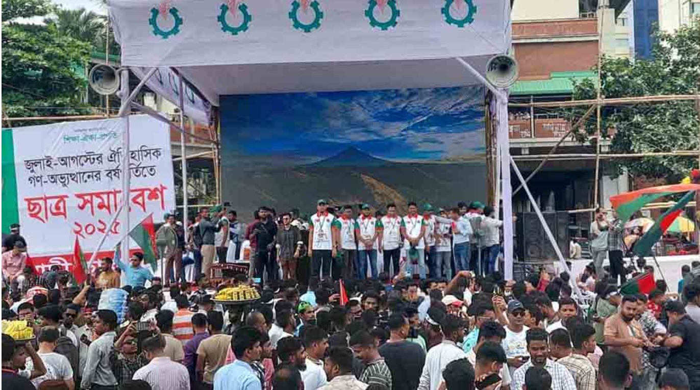 শাহবাগ মোড় মিছিলে মুখর, জড়ো হচ্ছে ছাত্রদলের নেতাকর্মীরা