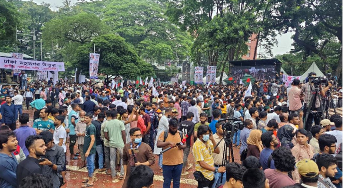 এনসিপির নেতাকর্মীরা শহীদ মিনারে জড়ো হচ্ছেন, প্রস্তুত মঞ্চ