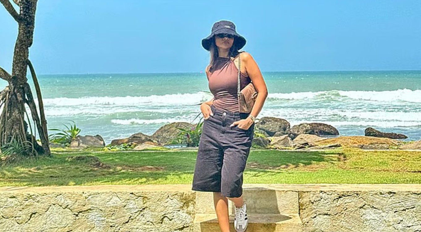 শ্রীলংকার সমুদ্রসৈকতে অবসরে ছোটপর্দার অভিনেত্রী টয়া