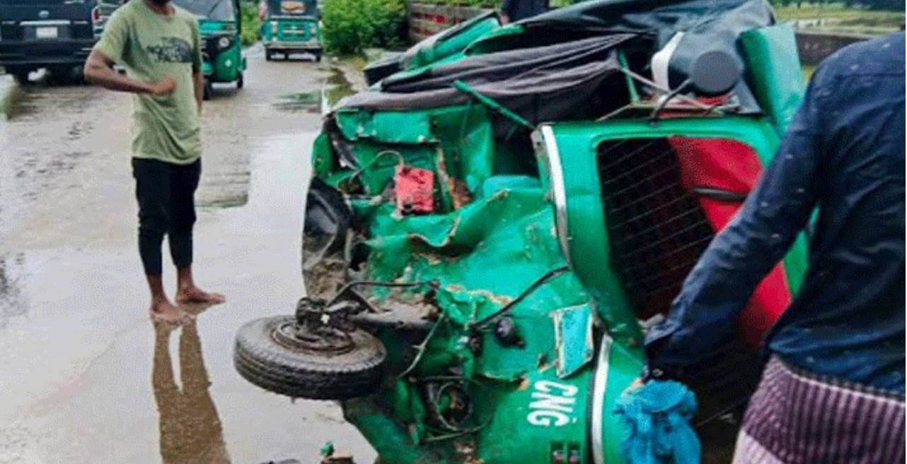 বগুড়ার শাজাহানপুরে বাসের ধাক্কায় অটোরিকশাযাত্রী দুই ভাই নিহত