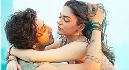 বাস্তবেও প্রেম করছেন ‘সাইয়ারা’ জুটি অহন-অনীত!