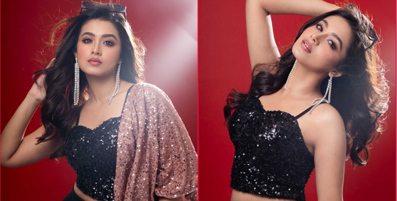 ওয়েস্টার্ন আউটফিটে যেন আরও ক্যারিশম্যাটিক তাসনিয়া ফারিণ
