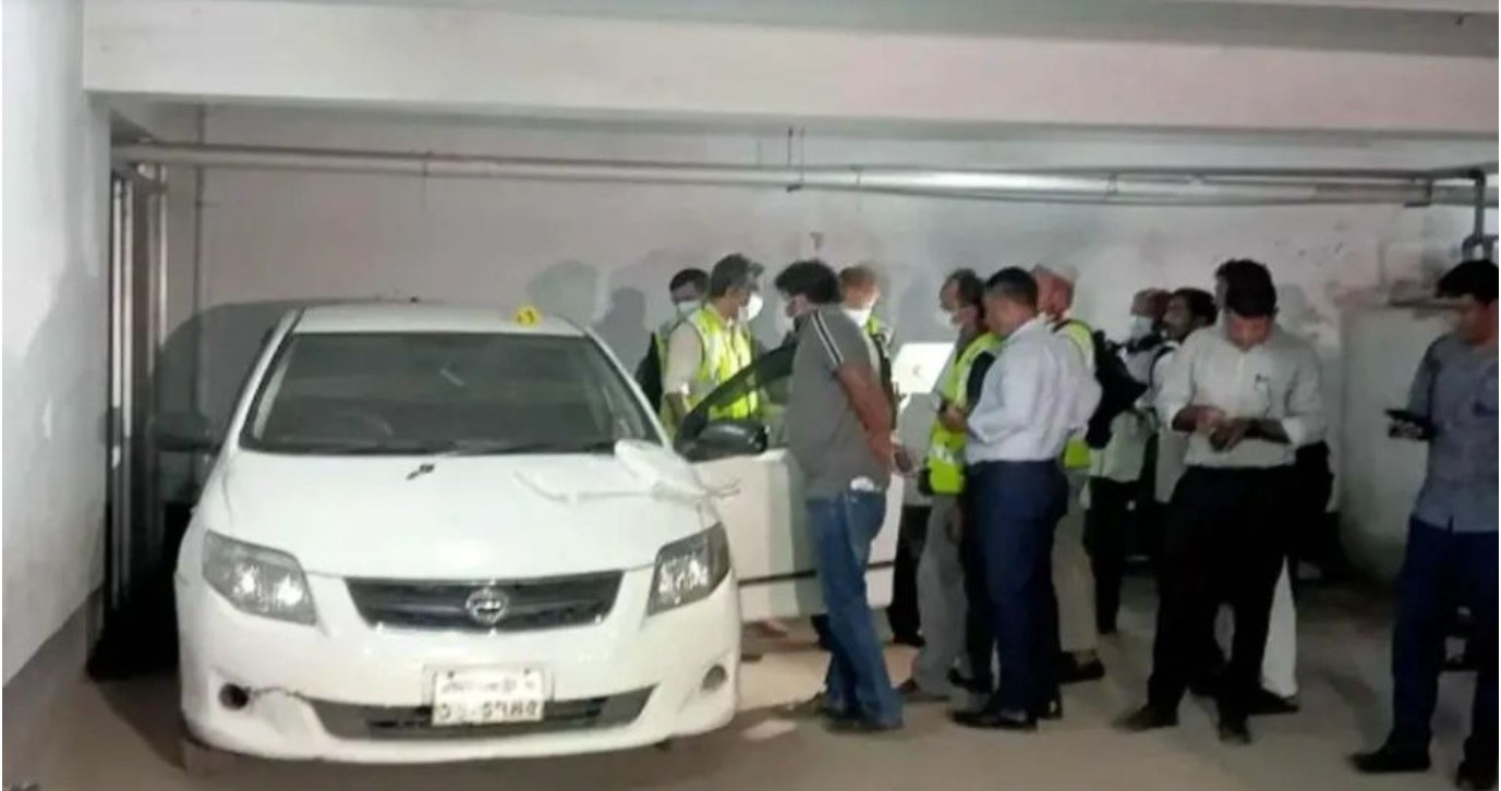মালিবাগে হাসপাতালের পার্কিংয়ে প্রাইভেটকার থেকে ২ জনের লাশ উদ্ধার