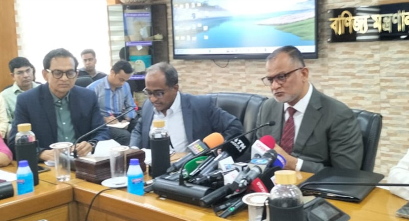 লিটারে ১৯ টাকা পাম অয়েলের দাম কমলো 