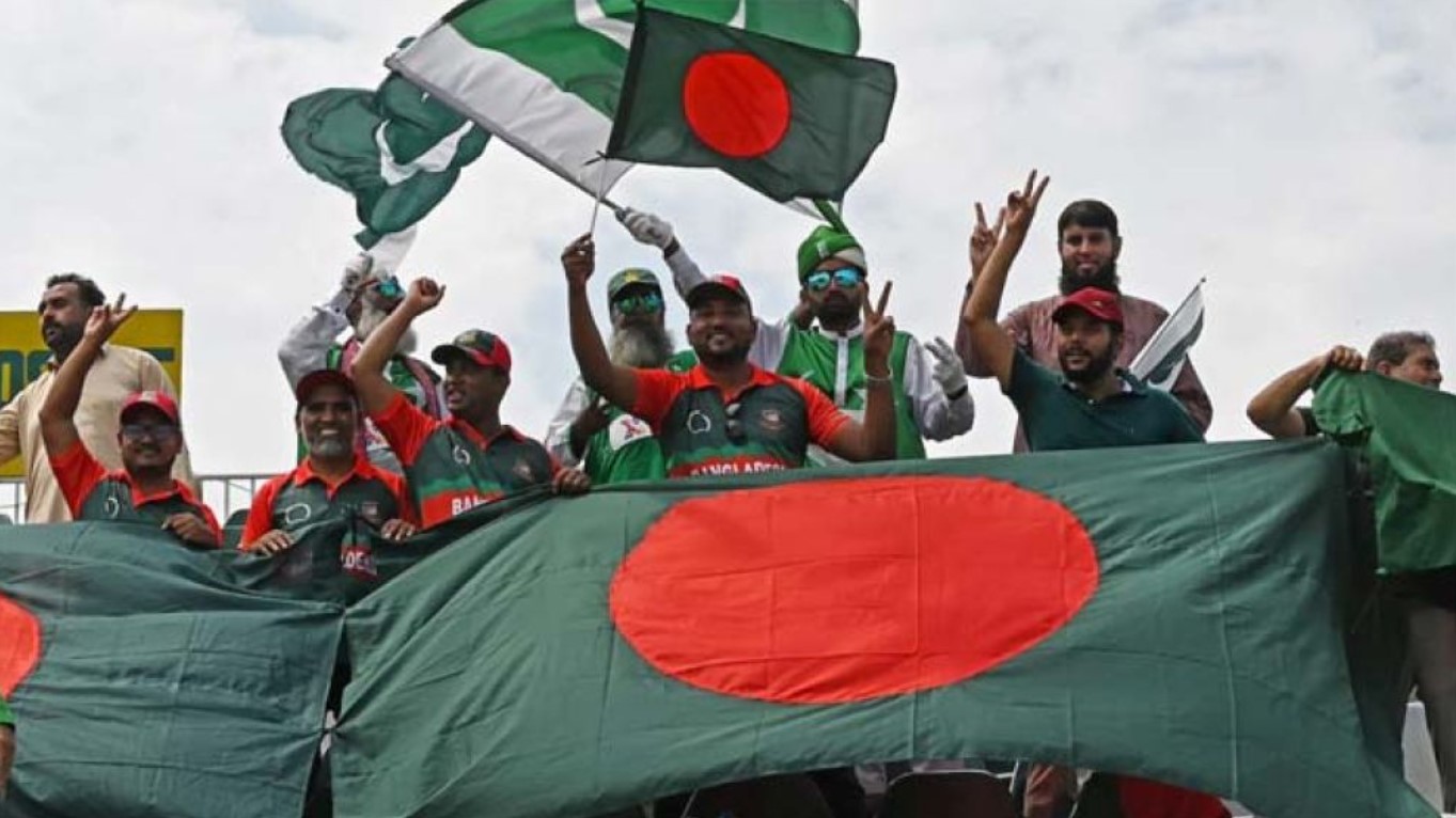 পাকিস্তানি খেলোয়াড়রা বাংলাদেশকে সুযোগ দিয়ে ১০ লাখ করে পেল 