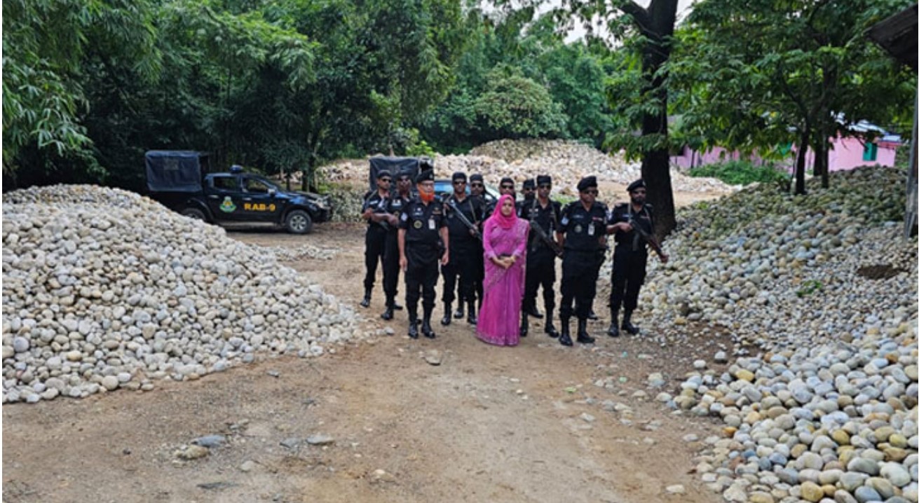 জাফলংয়ে পাথর লুট: অজ্ঞাত ১৫০ জনের বিরুদ্ধে উপজেলা প্রশাসনের মামলা 