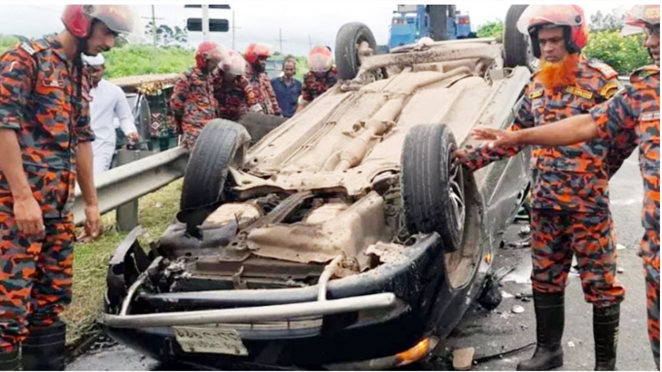 মাওয়া এক্সপ্রেসওয়েতে প্রাইভেটকার উল্টে ৩ জন নিহত