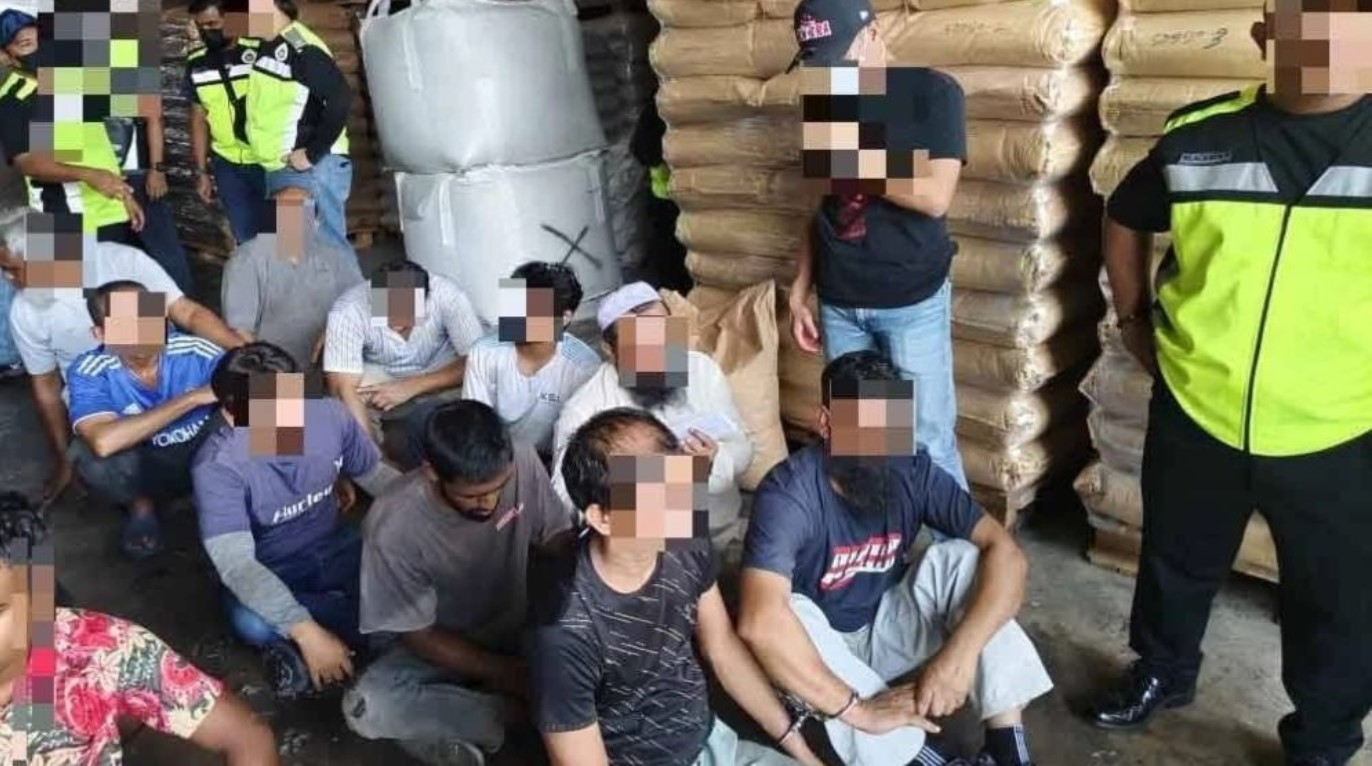 মালয়েশিয়ায় ৩৬ অবৈধ বাংলাদেশি আটক