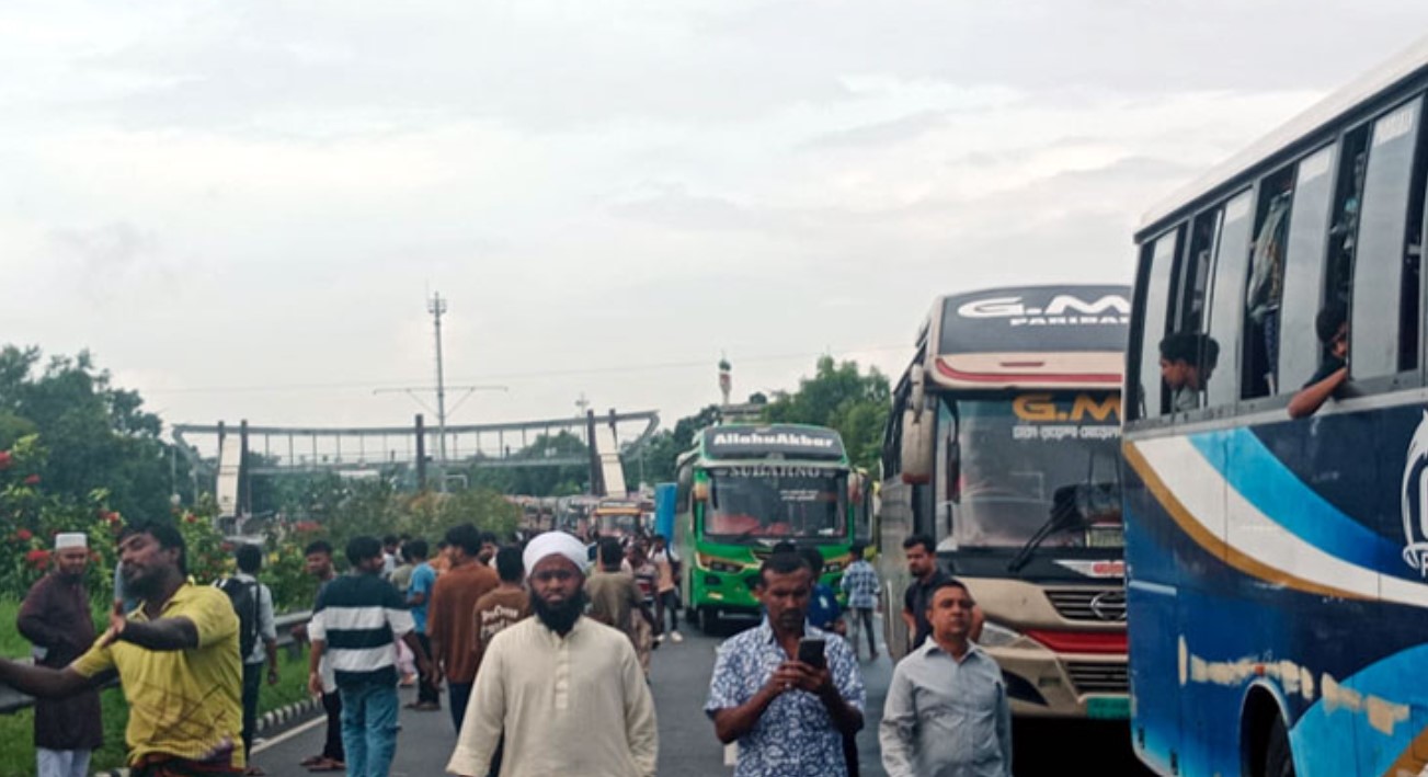 ঢাকা-ভাঙ্গা এক্সপ্রেসওয়েতে ৪টি গাড়ির সংঘর্ষ, ২৫ জন আহত