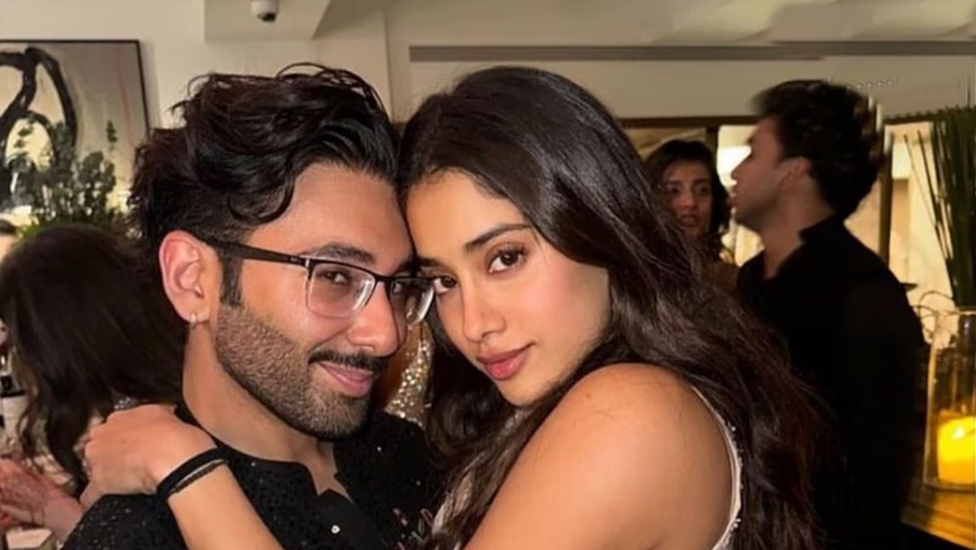 গোপনে বিয়ে করেছেন জাহ্নবী, স্বামীর পরিচয় প্রকাশ করলেন 