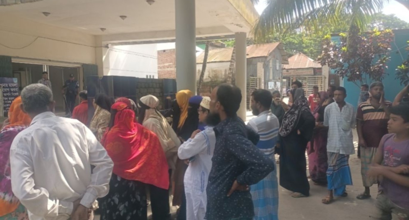 মাদারীপুরে শিশুর সামনে মাকে কুপিয়ে হত্যা, আটক ১