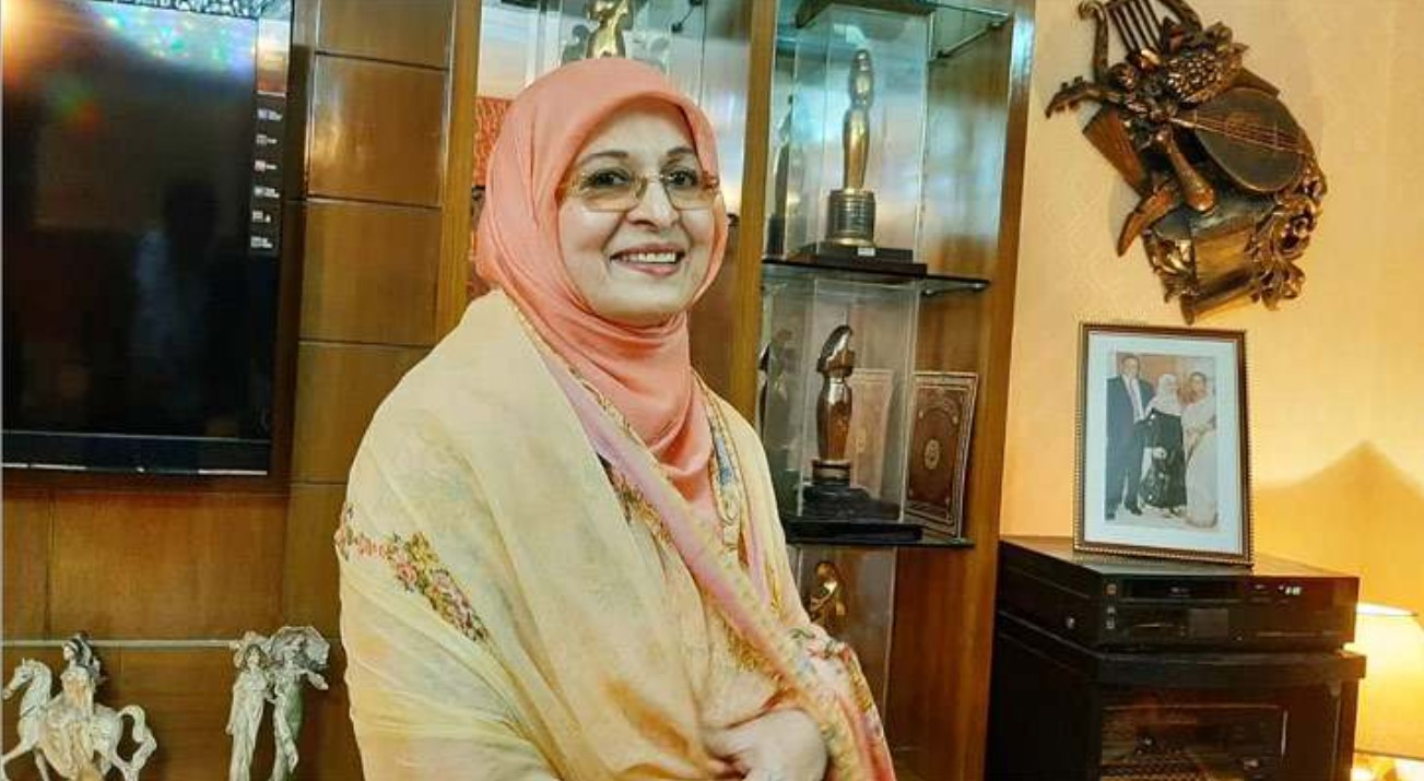 ৫ বছর পর দেশে ফিরলেন বিউটি কুইনখ্যাত শাবানা