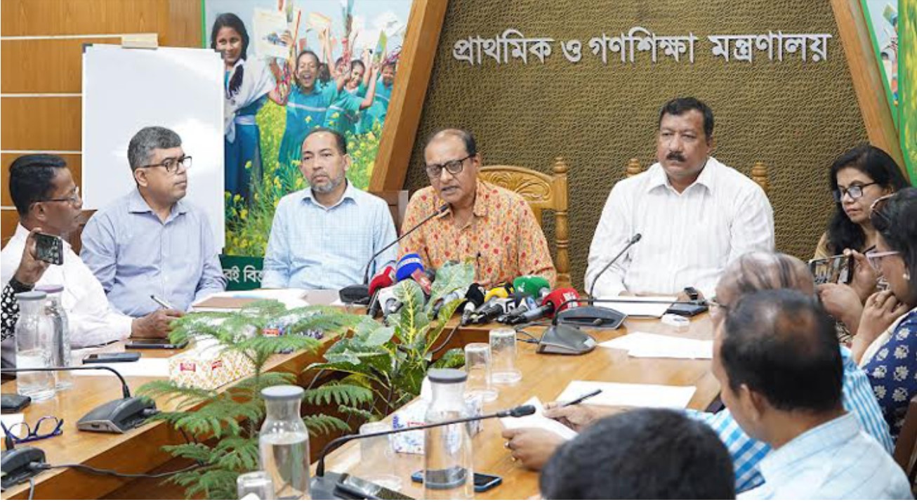 প্রাথমিকের ছুটি কমানোর পরিকল্পনা, সাপ্তাহিক ছুটি দুদিন: প্রাথমিক ও গণশিক্ষা উপদেষ্টা