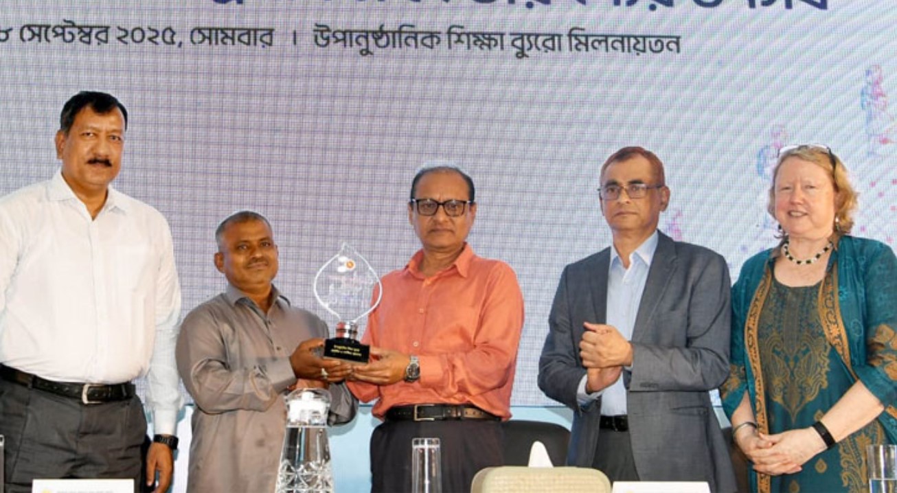 শিক্ষাব্যবস্থায় পরিবর্তন আনতে না পারলে শিক্ষিত বেকার বৃদ্ধি পাবে: প্রাথমিক ও গণশিক্ষা উপদেষ্টা