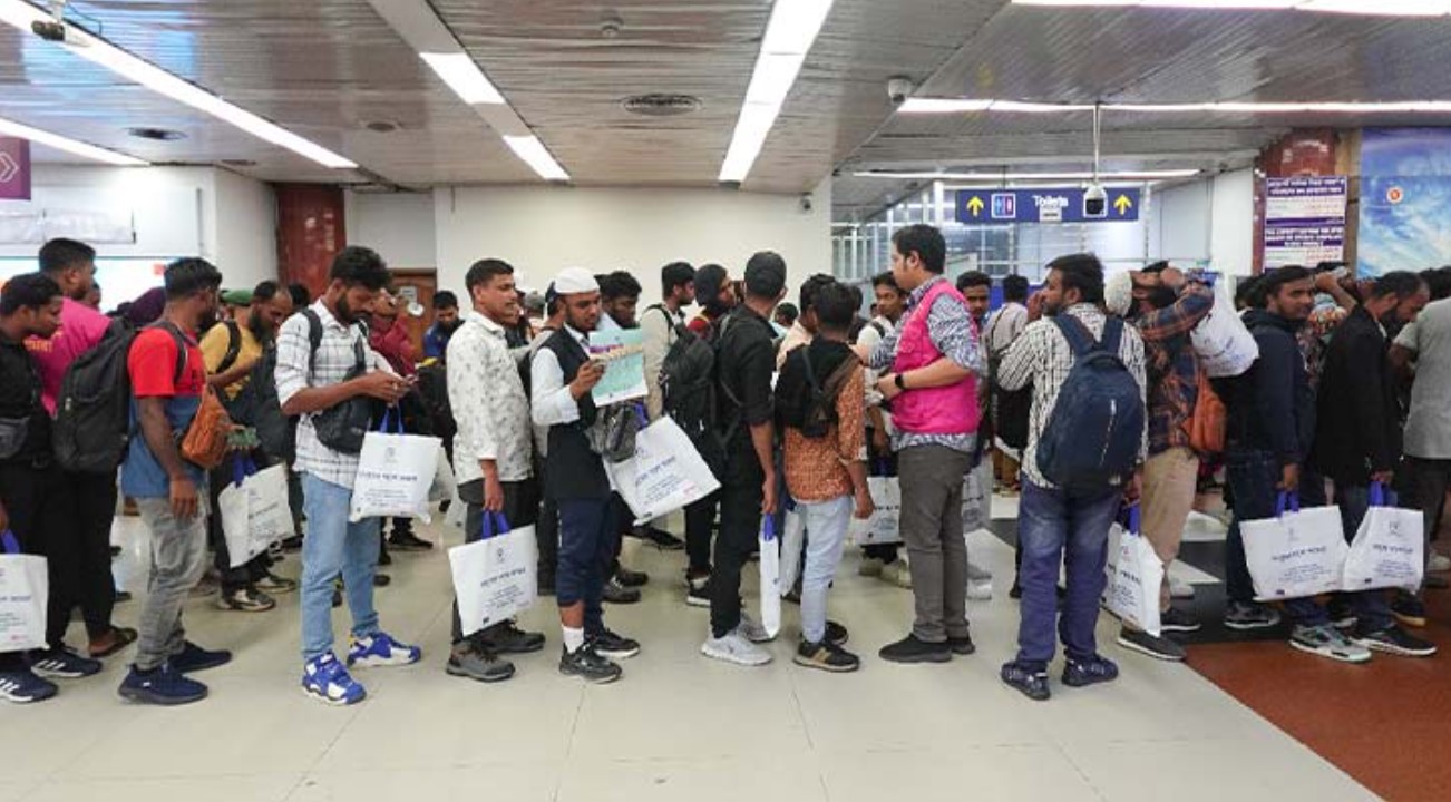 প্রতারণার শিকার ১৮০ বাংলাদেশি ফিরলেন কিরগিজস্তান থেকে
