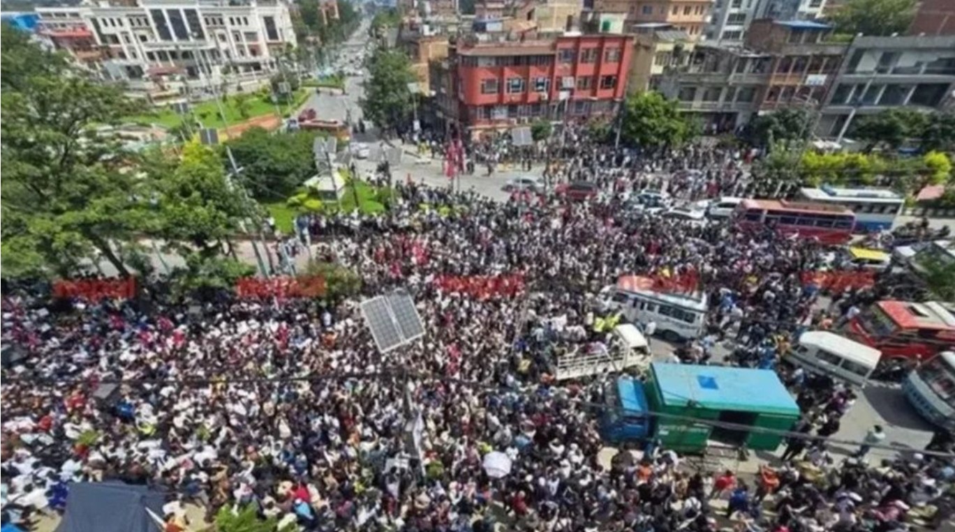সেনাবাহিনী নেপালে সার্বিক নিরাপত্তার নিয়ন্ত্রণ নিয়েছে 