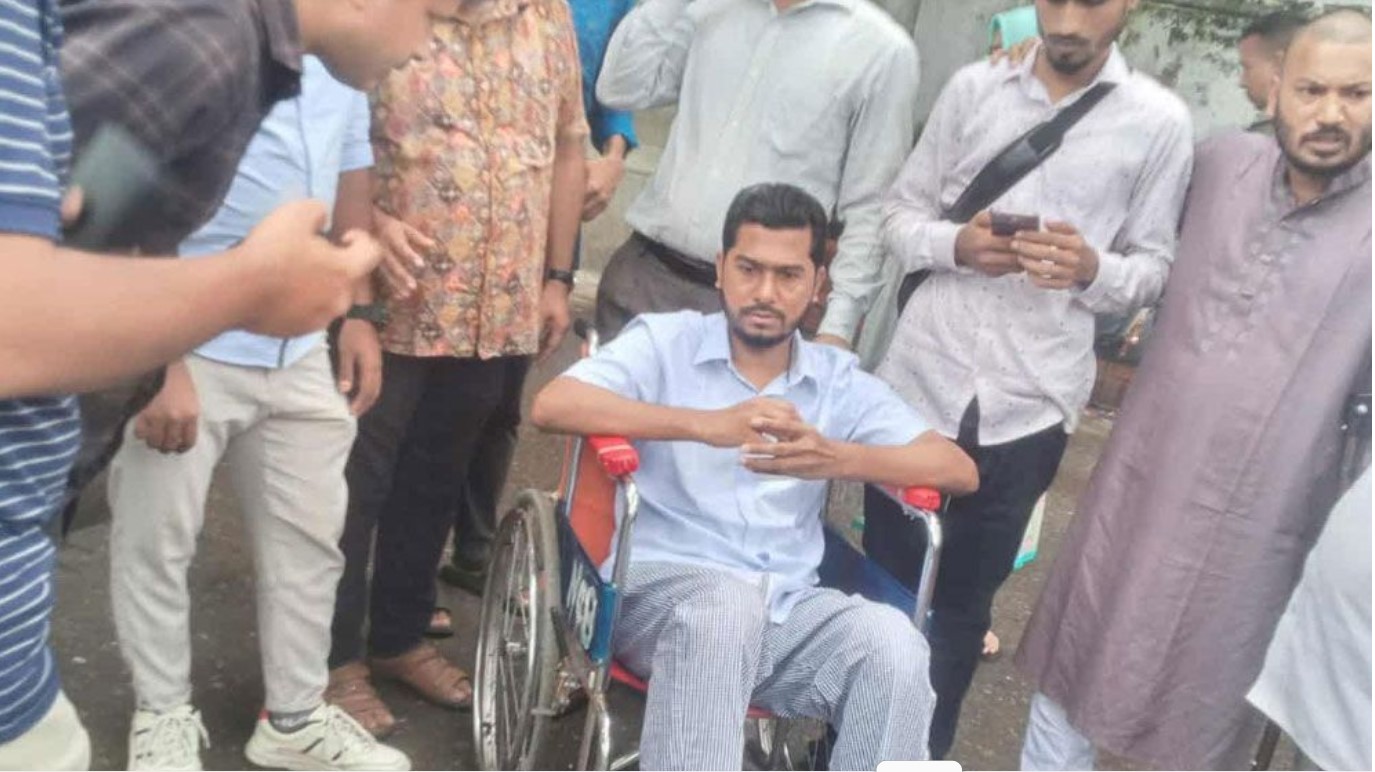১৮ দিন চিকিৎসা নেওয়ার পর হাসপাতাল ছাড়লেন নুরুল হক নুর